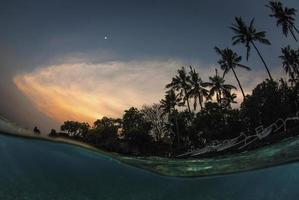 nascer da lua em bali. foto