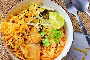 khao então eu receita, Khao Soi, Khao então eu kai, tailandês Macarrão khao então eu, frango Curry com tempero foto