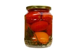 vidro jarra com em conserva tomates em uma branco fundo foto