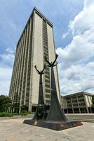 monumento para Guillermo gaviria e Gilberto echeverri foto