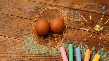 ovos de páscoa em uma cesta. desenho com giz colorido foto