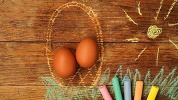 ovos de páscoa em uma cesta. desenho com giz colorido foto