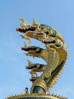 Dragão estátua dentro a têmpora do Bangkok foto