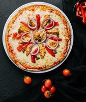 fresco churrasco frango pizza com legumes foto