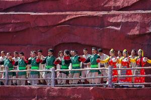 Lijiang ,China- set 04.2023 -impressão Lijiang é uma grande tradicional mostrar localizado dentro a jade Dragão neve montanha cênico área, Lijiang, Yunnan, China. foto