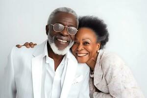 lindo elegante idosos africano americano mulher e homem posando dentro na moda roupas em branco fundo. ai generativo foto