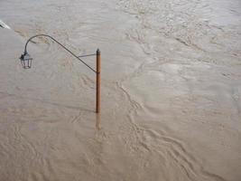 inundação do rio po em turin foto