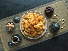 árabe doces, festivo árabe biscoitos. foto