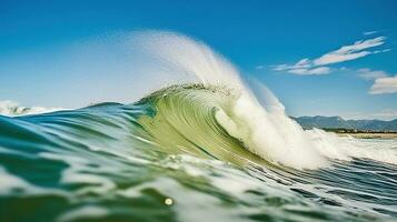 poderoso espumoso mar ondas rolando e espirrando sobre água superfície contra nublado azul céu, generativo ai foto