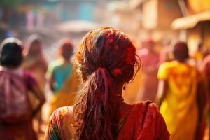 indiano mulher em a ghats do Varanasi, uttar Pradesh, Índia, indiano pessoas traseiro Visão comemoro a holi festival dentro Índia. colorida holi fundo, ai gerado foto