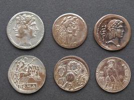 moedas romanas e gregas antigas foto