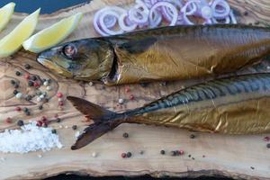 peixes defumados diferentes canapés foto