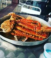 caranguejo frito dentro uma panela em a rua do Bangkok, Tailândia foto