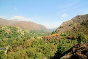 uma Visão do a norte país de gales campo às lyn dinas dentro Snowdonia foto