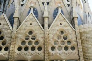 exterior do a sagrada familia basílica dentro barcelona, catalunha, Espanha foto