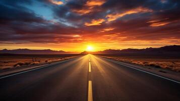 desaparecimento ponto em esvaziar estrada pôr do sol beleza foto