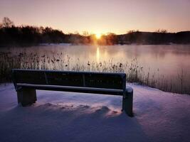 inverno nascer do sol de a lago foto