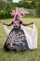 encantador Catrina uma dia de los muertos sessão de fotos dentro cholula cempasuchil Campos, emoldurado de a icônico cholula igreja, a comemorar beleza e tradição