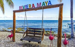 playa del carmen quintana roo México 2023 colorida Riviera Maya balanço letras placa símbolo em de praia México. foto
