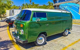 puerto escondido oaxaca méxico 2023 vários microônibus vans transportadores veículos carros em puerto escondido méxico. foto