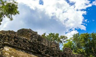 coba Maya ruínas pirâmides e bola jogos tropical selva México. foto