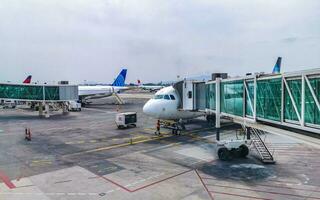 guadalajara jalisco México 2023 guadalajara internacional aeroporto aeronave pista interior construção e portão México. foto