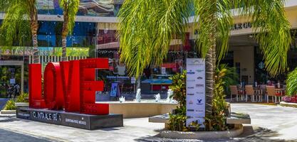 playa del carmen quintana roo México 2021 vermelho amor letras placa símbolo dentro playa del carmen México. foto