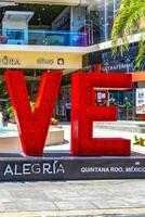 playa del carmen quintana roo México 2021 vermelho amor letras placa símbolo dentro playa del carmen México. foto