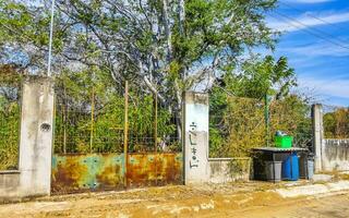 porto escondido Oaxaca México 2023 típica lindo colorida turista rua calçada cidade porto escondido México. foto