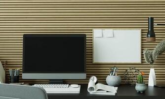 uma sala de trabalho com um computador colocado sobre a mesa foto