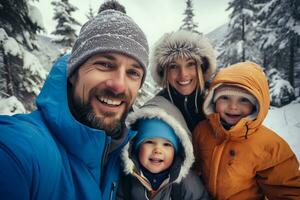 feliz família, pai, mãe, filha e filho selfie juntos enquanto caminhada em inverno Alto pico montanhas. família atividade desfrutando para viagem junto. generativo ai. foto