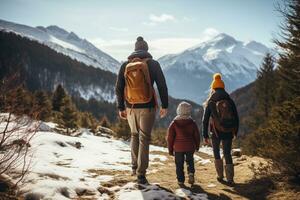 aventura família, pai, mãe e criança caminhada em inverno Alto pico montanhas cobrir com neve. Visão a partir de a voltar. família atividade desfrutando para viagem junto. generativo ai. foto