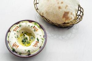 Molho de grão de bico meze mezze do Oriente Médio, conjunto de aperitivos iniciais
