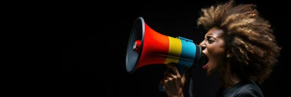 generativo ai, estúdio tiro do africano mulher usando uma megafone contra uma Preto fundo, uma poderoso declaração foto