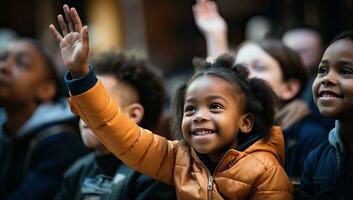 fofa africano americano pequeno menina acenando às multidão. ai gerado. foto