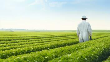 agricultor em pé dentro soja campo. ai gerado. foto