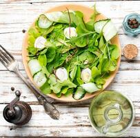 salada fresca de primavera foto