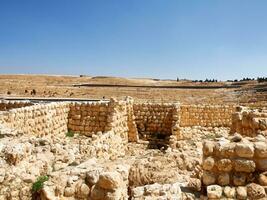 antigo ruínas do a velho cidade dentro a norte do Israel foto