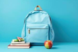 azul escola mochila com livros e maçã em azul fundo. costas para escola conceito, papelaria conjunto com mochila em azul fundo, ai gerado foto