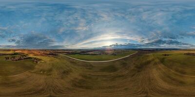 aéreo cheio desatado esférico hdri 360 panorama Visão a partir de ótimo altura acima Campos dentro campo dentro equirretangular projeção. usar gostar céu substituição para zangão tiros foto