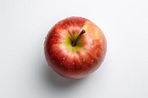 uma vermelho maçã com água gotas em isto foto