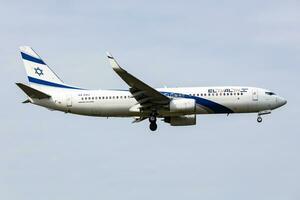 el al Israel companhias aéreas boeing 737-800 passageiro avião às aeroporto. aviação e aeronaves. ar transporte e viagem. mosca e vôo. foto