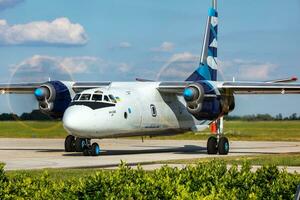 vulkan ar carga avião às aeroporto. ar frete e envio. aviação e aeronaves. transporte indústria. global internacional transporte. mosca e vôo. foto