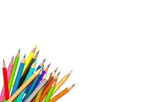 lápis de cor e lápis no fundo branco foto