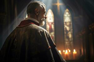 traseiro Visão do sacerdote olhando às Igreja interior. religião conceito. ai gerado foto