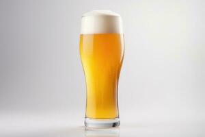 ai gerado Cerveja vidro, modelo, alcoólico bebida brincar em branco fundo. adequado para bar ou Barra cardápio Projeto. foto