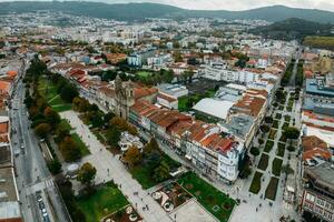 aéreo zangão Visão do histórico cidade do braga dentro norte Portugal foto