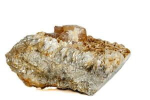 macro mineral pedra Scheelite em uma branco fundo foto