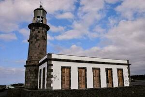 uma pedra farol foto