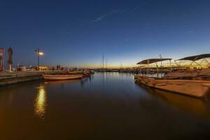 cenário sobre a Porto do fazana dentro istria dentro a tarde durante pôr do sol foto